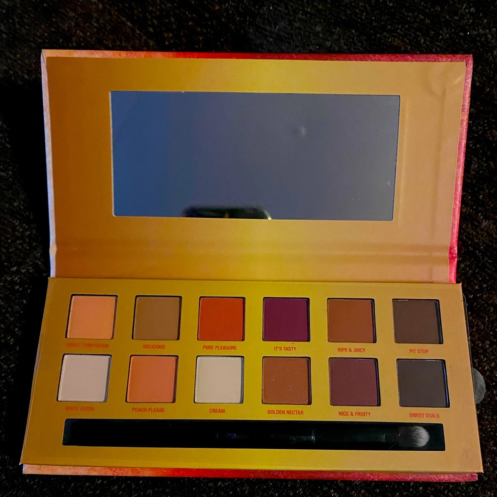Brand new W7 Life’s A Peach Palette